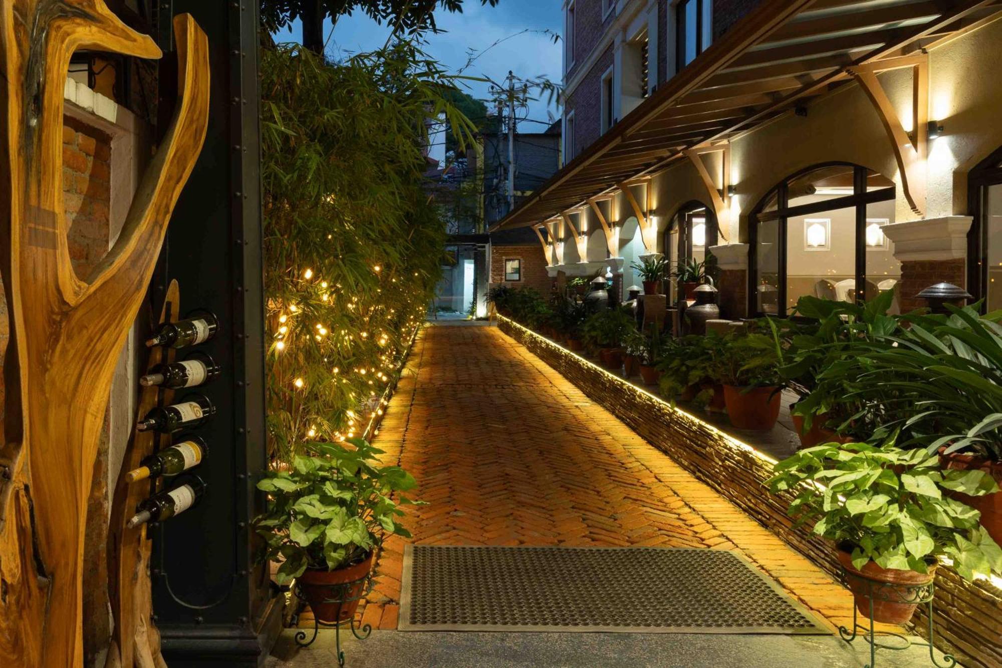 Nepali Ghar Hotel Katmandu Zewnętrze zdjęcie